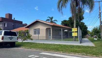 Casa térrea com jardim