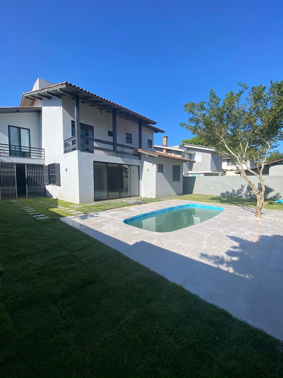 Imóvel com piscina apresentado por Ricardo Reusch